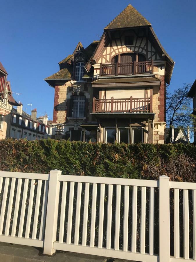 Апартаменти " La Vue " - Studio En Bord De Mer Довіль Екстер'єр фото